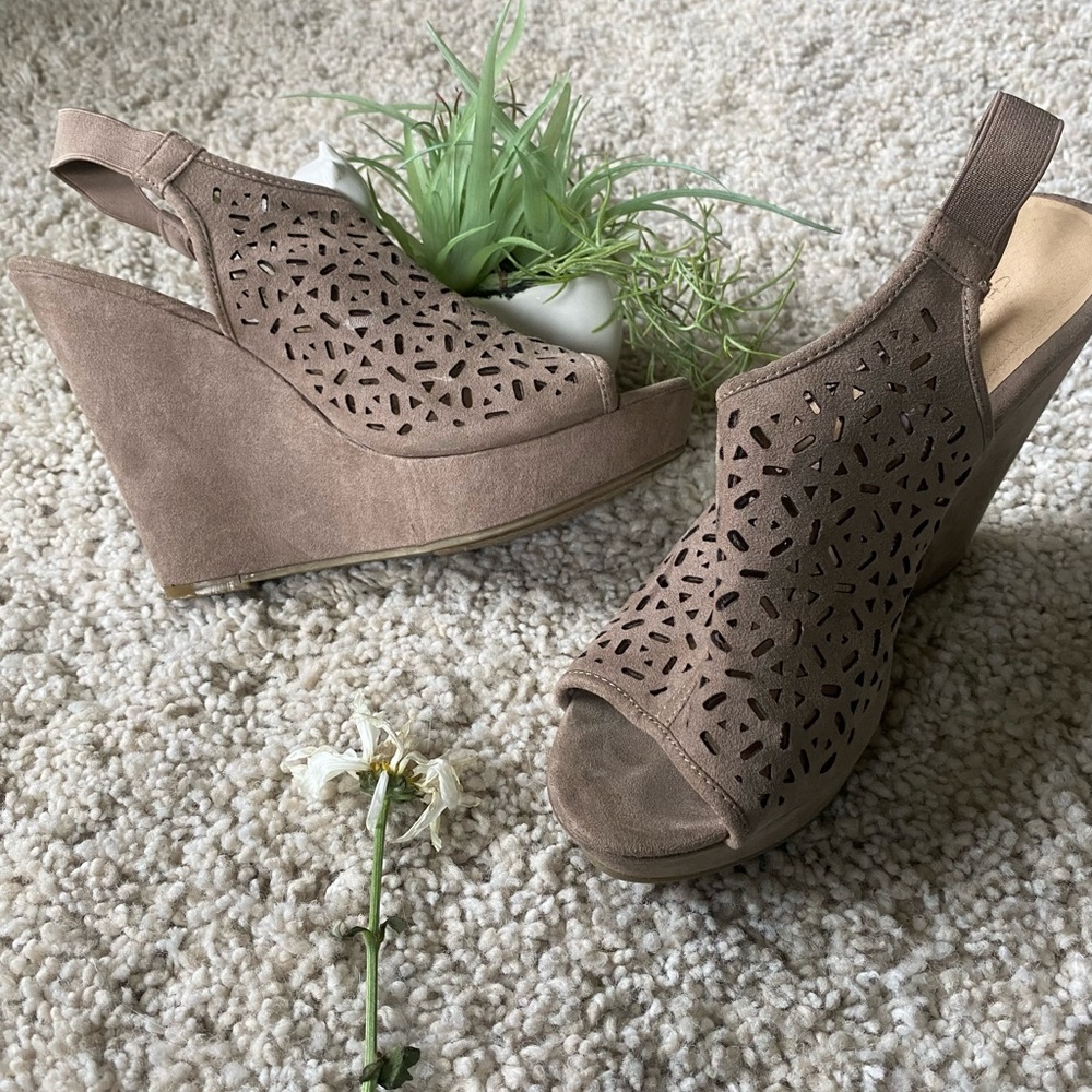 Adorable suade beautiful see through tan patterned peek toe high heeled … - Picture 3 of 4